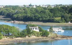 photo du pont de cornouaille de la maisons des douanier de clohars-fouesnant